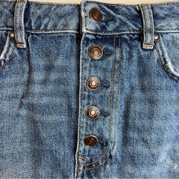 We The Free Distressed Denim Mini Skirt Size 30 - Picture 6 of 11